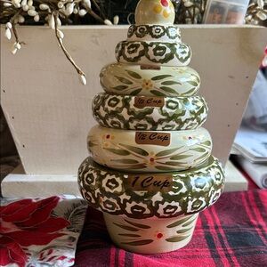 Temptations Green and Cream Measuring Cups